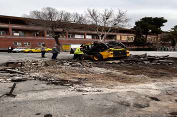 آغاز عملیات آسفالت پارکینگ در مرکز آموزشی درمانی حمایت مادران شهید اکبرآبادی با همکاری شهرداری منطقه ۱۲تهران